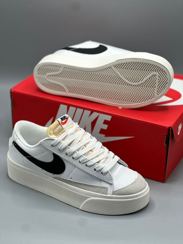 Nike BLAZER