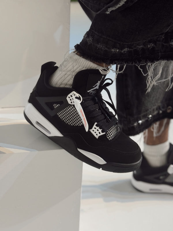 Air Jordan 4 White Thunder